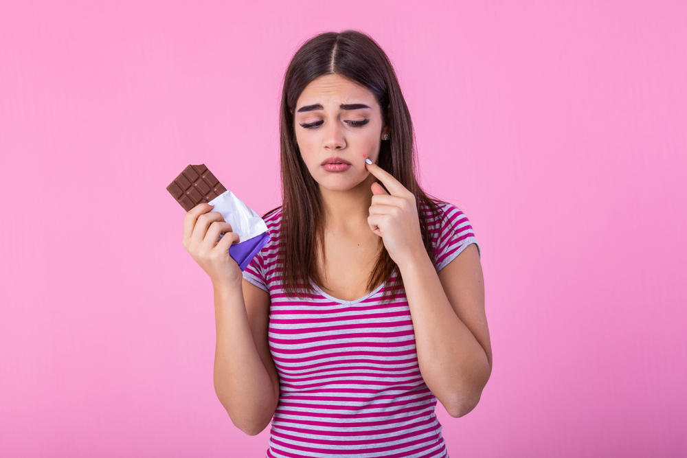 Mối liên hệ giữa mụn trứng cá và chế độ ăn uống là gì?