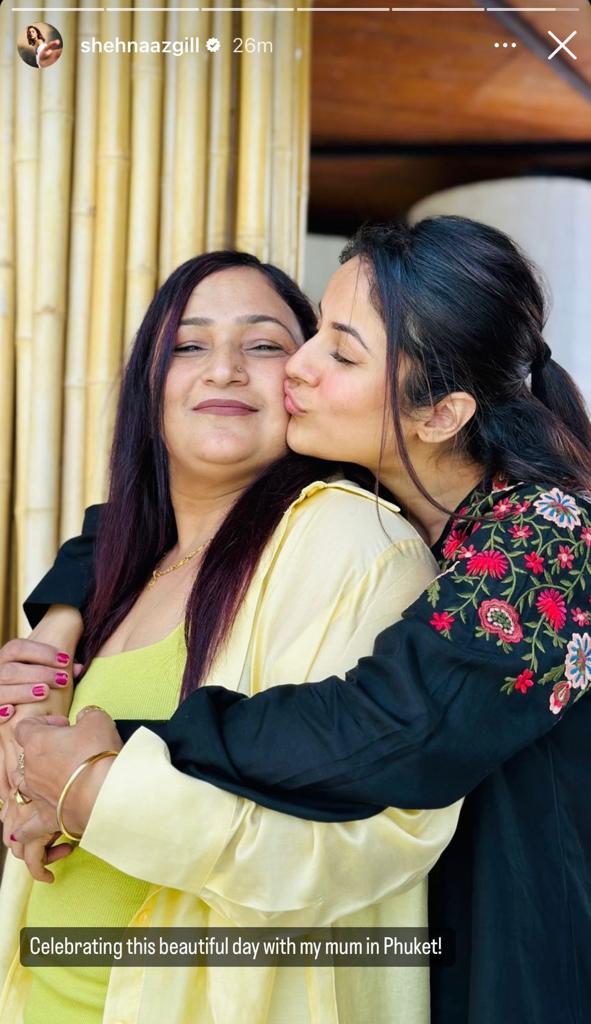 Shehnaaz Gill with her mom