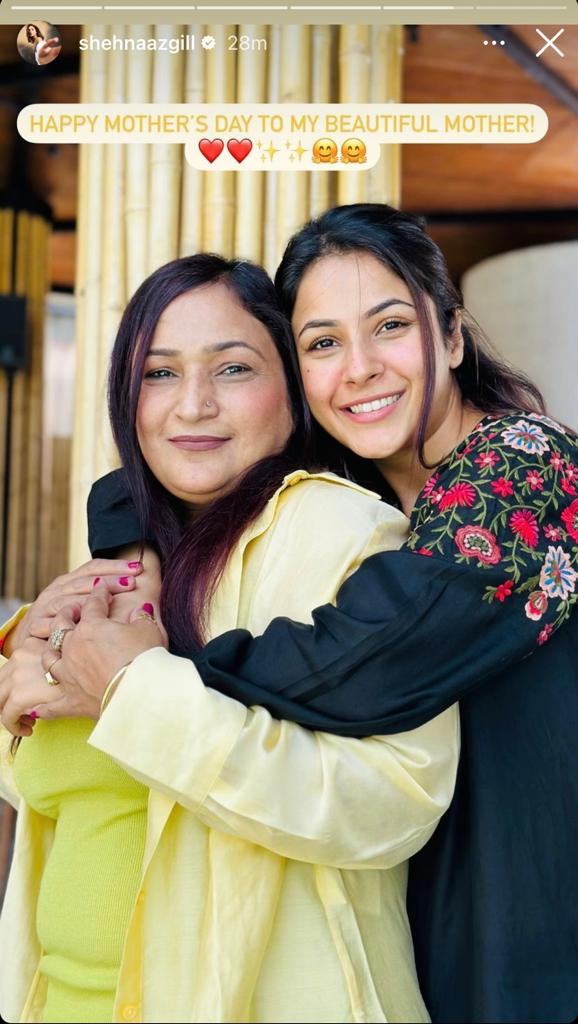 Shehnaaz Gill with her mom