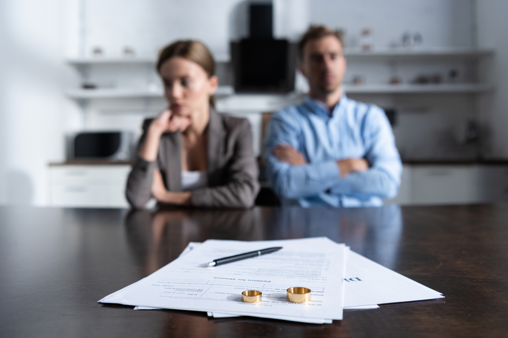  Signs of an Abusive Wife to Look out for
