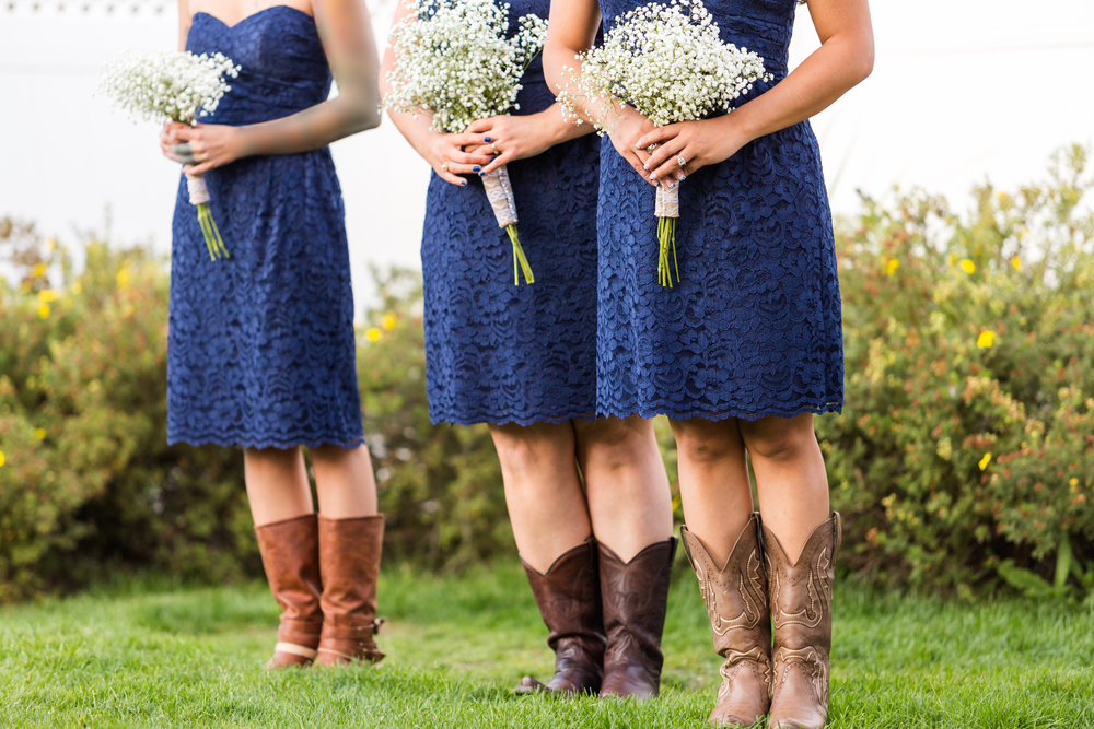 what color shoes with blue dress