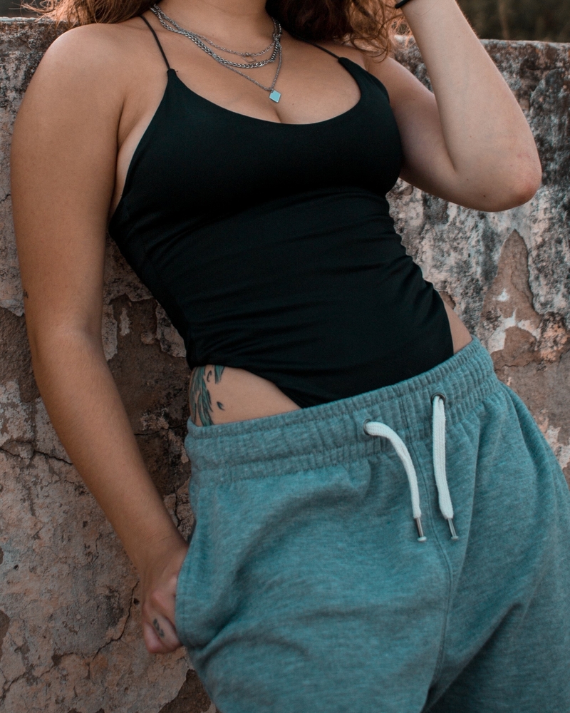  how to style sweatpants