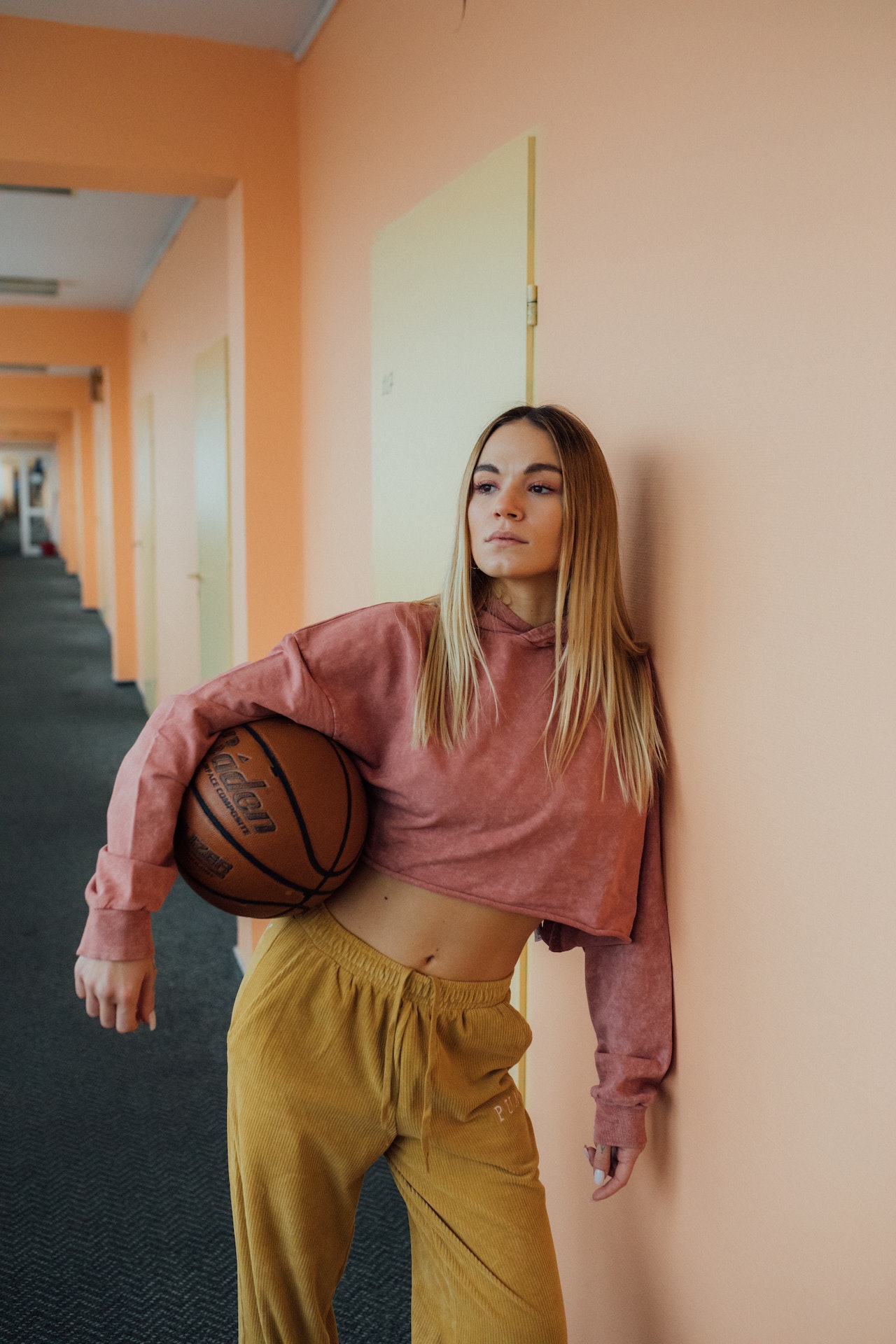   how to style sweatpants
