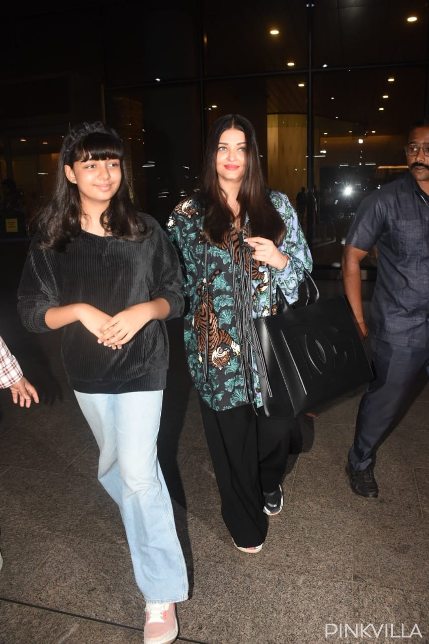 Aishwarya Rai Bachchan và Aaradhya ra khỏi sân bay