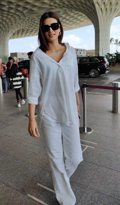 Kriti Sanon tại sân bay