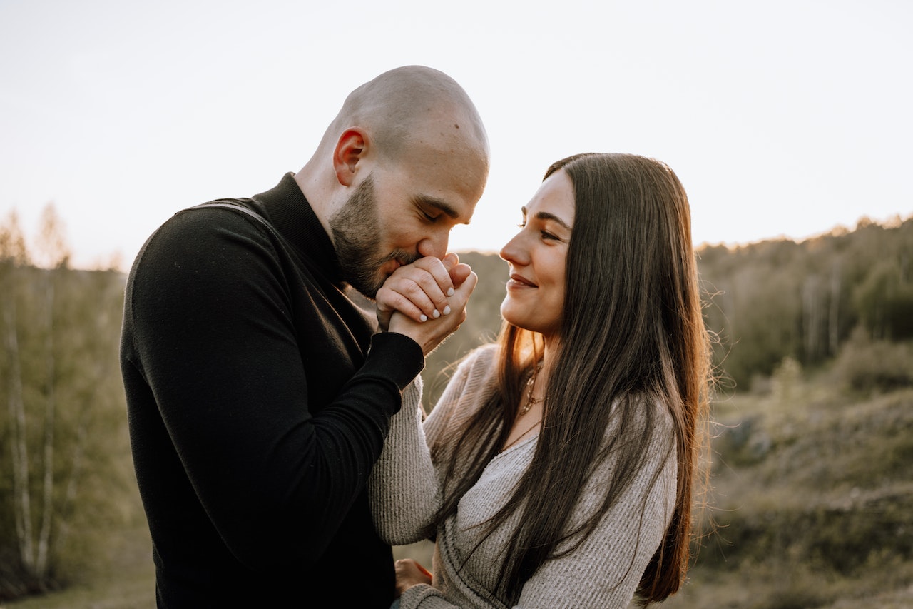  Signs He's Making Love to You