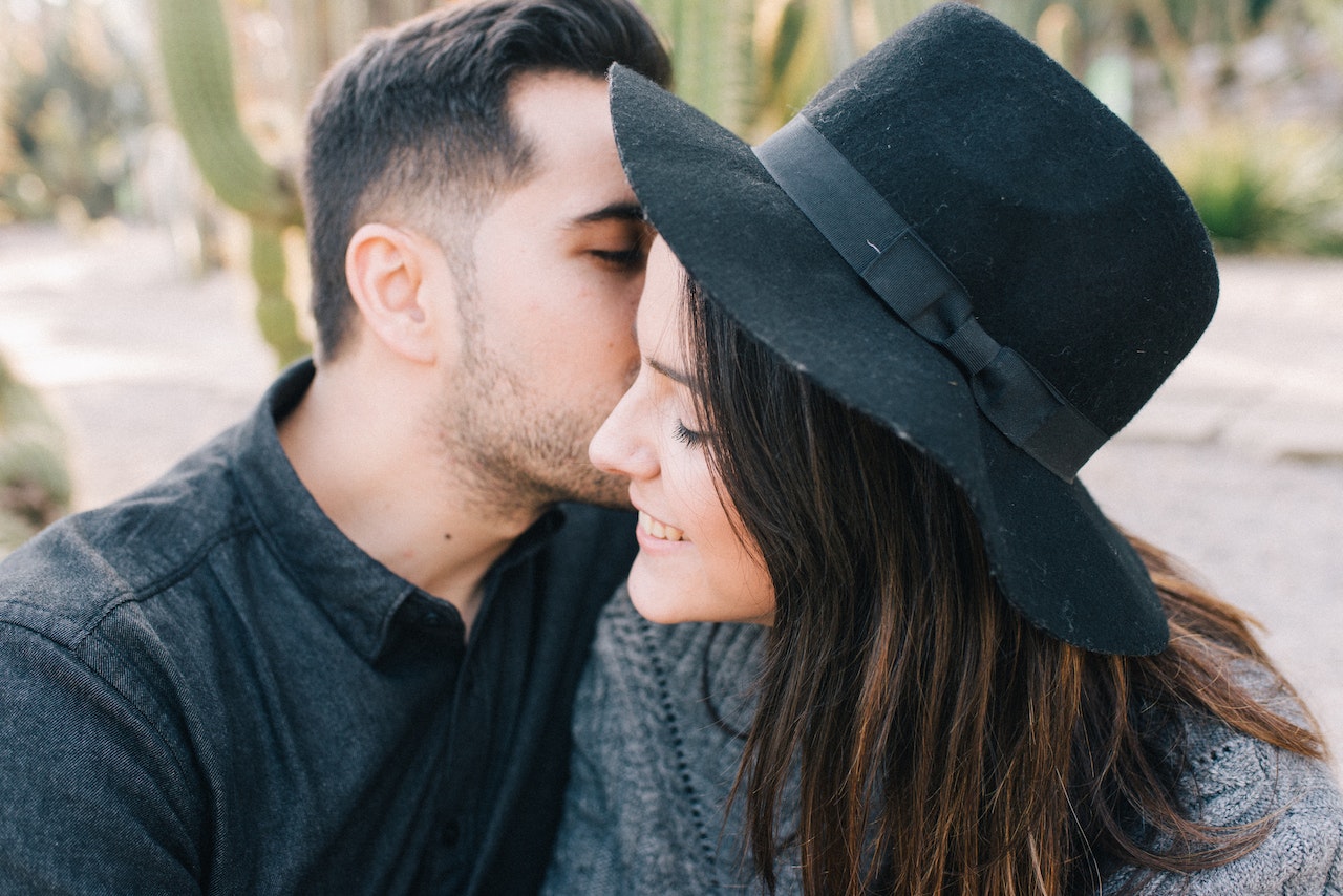  Signs He's Making Love to You