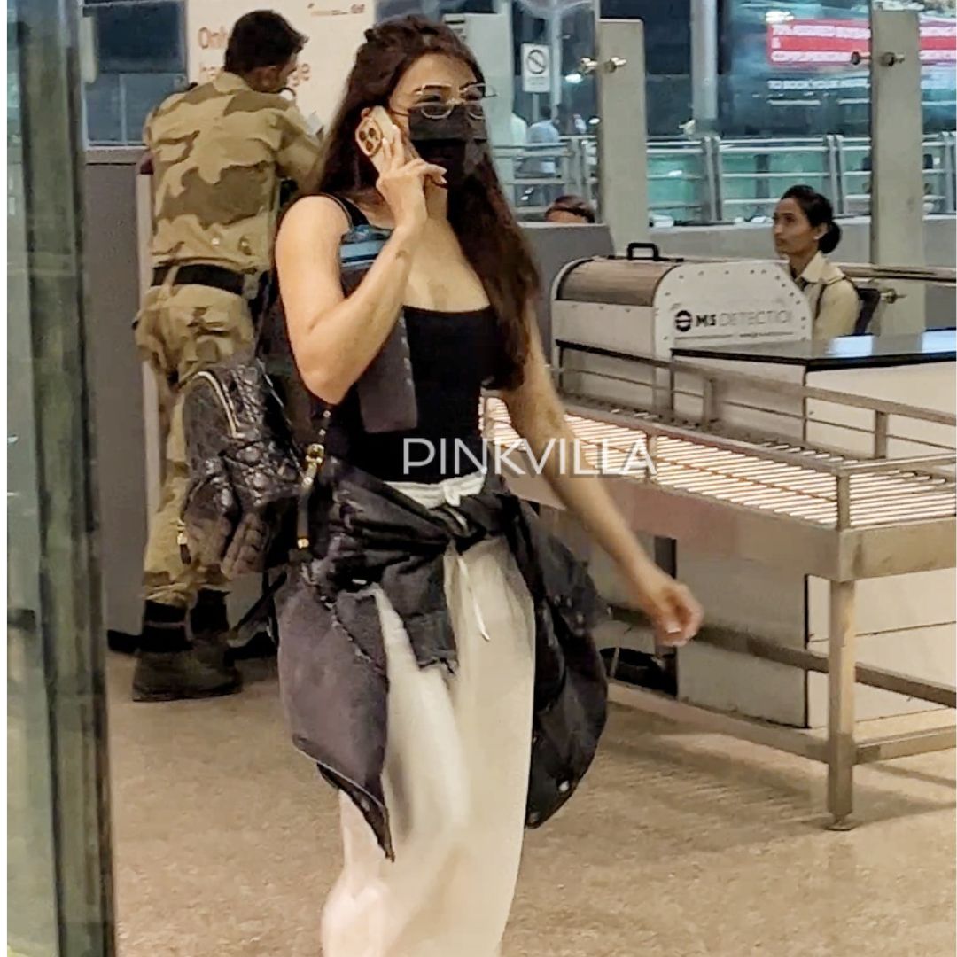 Samantha Ruth Prabhu nói chuyện điện thoại ở sân bay