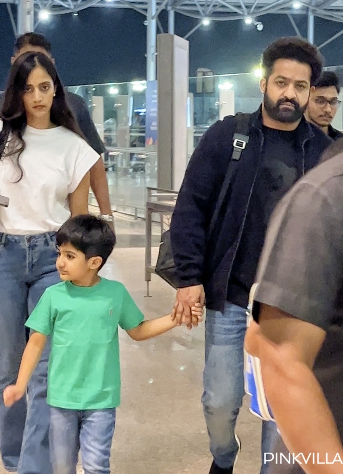 Jet Jr NTR đi nghỉ cùng vợ Pranathi, hai con trai Abhay và Bhargav