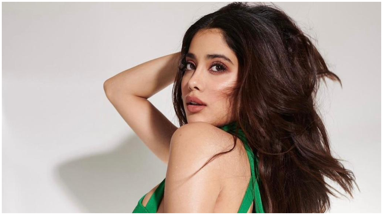 Kiara Advani to Sara Ali Khan: Nữ diễn viên B-Town đốt cháy màn ảnh trong bộ váy cut-out