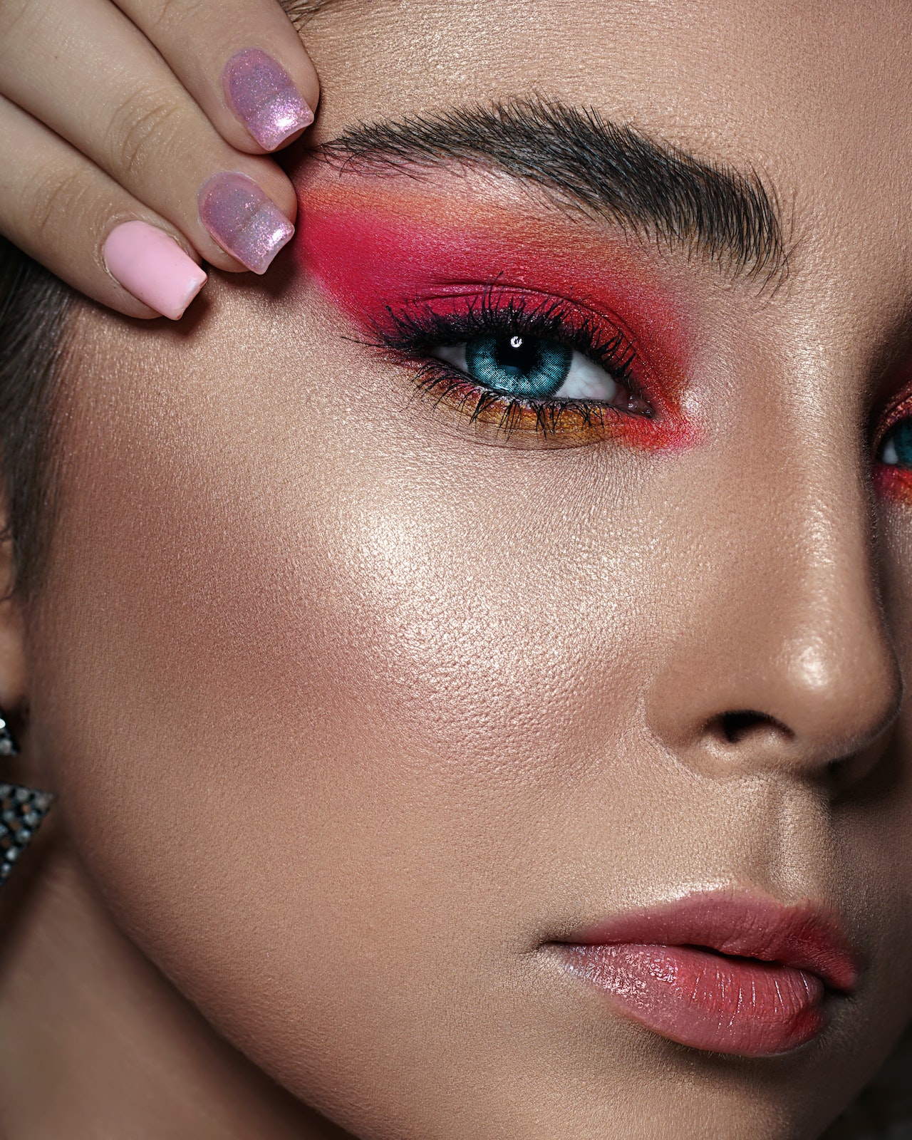 Reviving the Fiery Essence: 80s Makeup Looks for Daring Retro Glam |