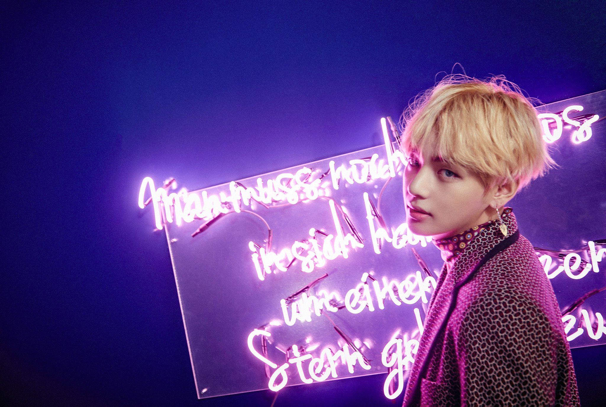 Download Kim Taehyung 2021 Blonde Hair Wallpaper | Wallpapers.com