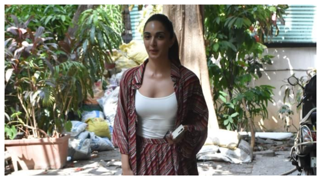 Đôi dép Hermes 62K Rs của Kiara Advani đắt hơn chiếc váy phối quá khổ của cô ấy