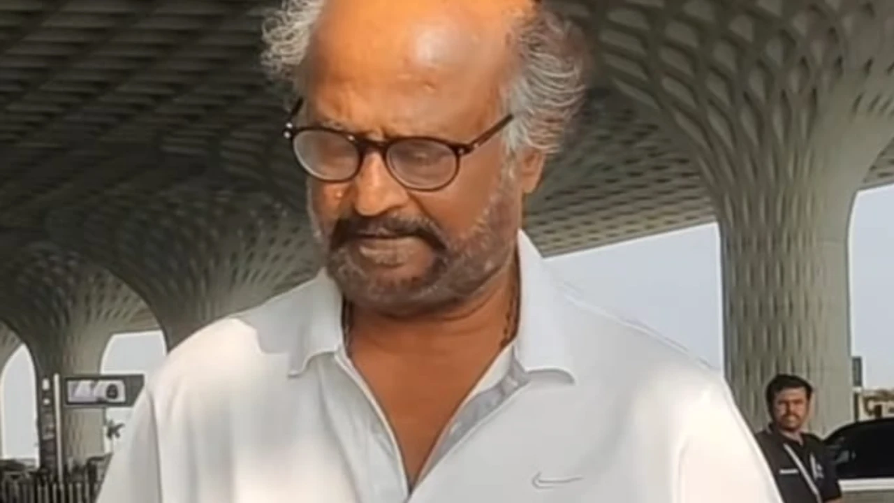 Rajinikanth impresses with his simplicity as he gets clicked at ...
