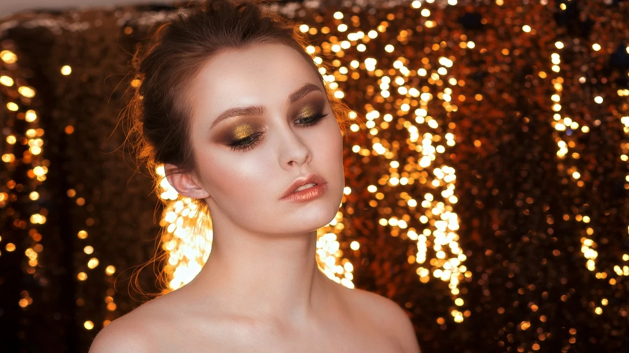 How To Apply Eyeshadow: Step-by-Step Guide for Stunning Eyes