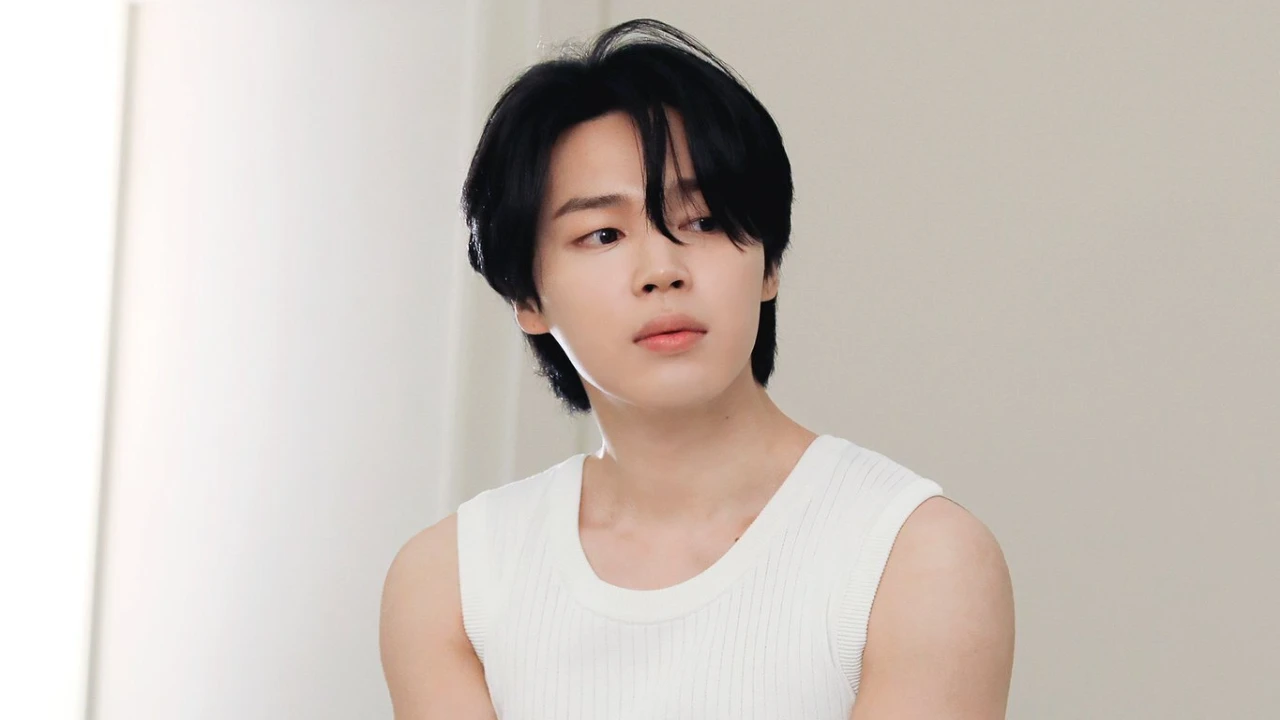 BTS' Jimin flies to London for fashion event schedule; Fans gush over his youthful charm at airport