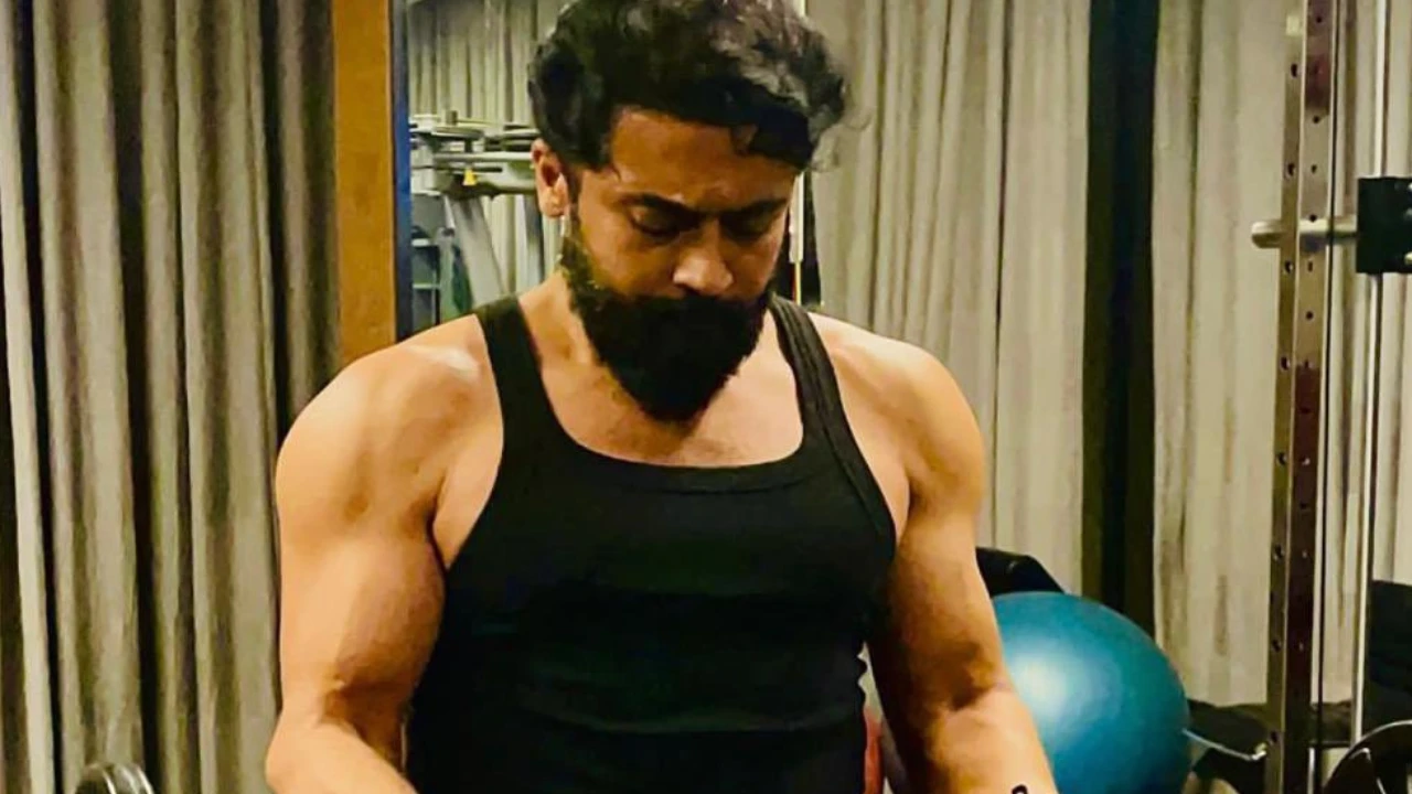 Suriya undergoes a massive transformation for Kanguva; Flaunts his ripped physique in viral pic Suriya undergoes a massive transformation for Kanguva