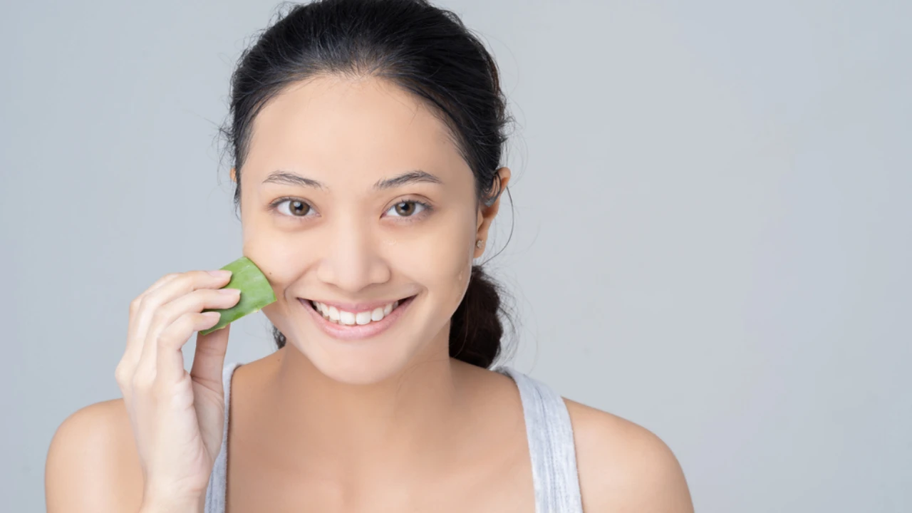 Aloe Vera for Acne : A Guide to Using It for Pimples