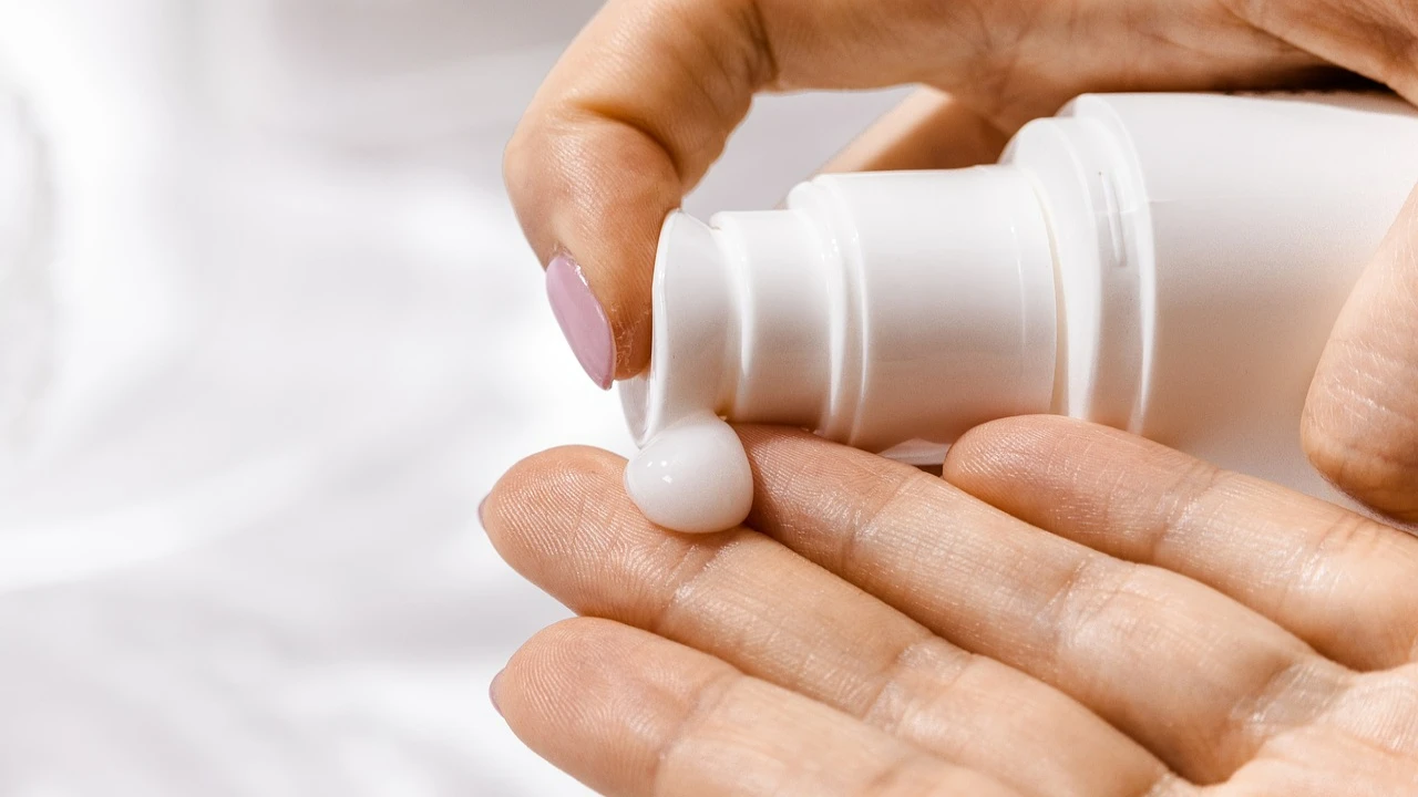 11 Effective Homemade Moisturizers for Dry Skin Treatment