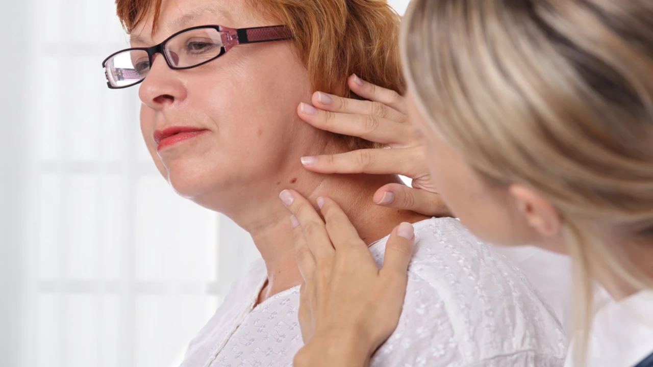 An Expert’s Guide on How to Use Tea Tree Oil for Skin Tags
