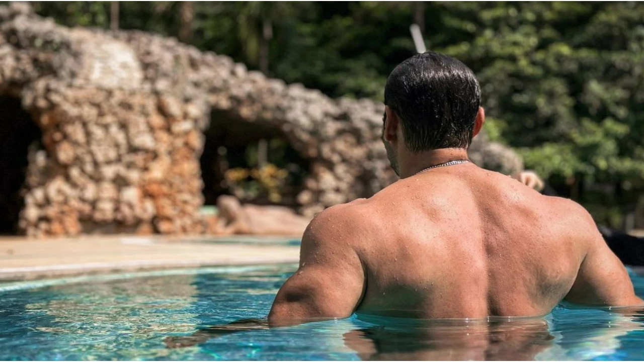 Salman Khan flaunts toned muscles while enjoying summertime in pool; Netizens REACT to new PIC