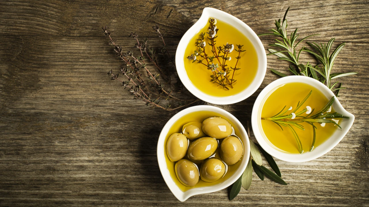 Olive Oil Vs. Sunflower Oil: Which Is Healthier? 