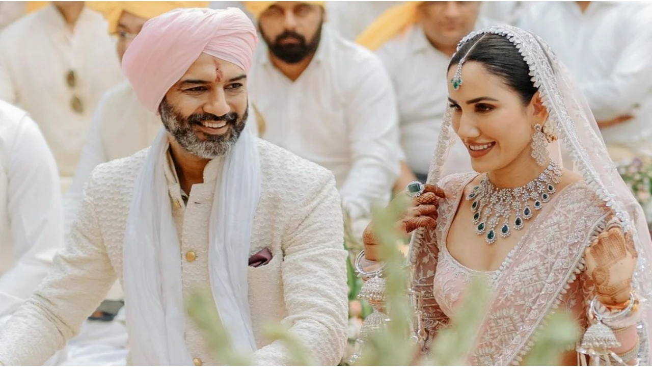 Picture courtesy: Instagram Sonnalli Seygall and Ashesh L Sajnani are married; Pyaar Ka Punchnama actress shares FIRST pics