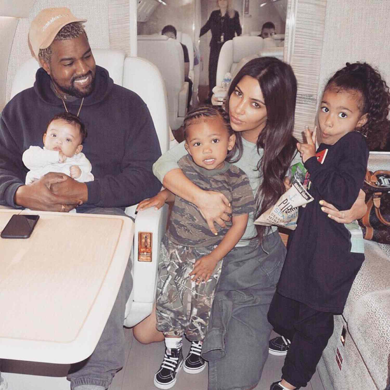 Kim Kardashian và Kanye West cùng ba con