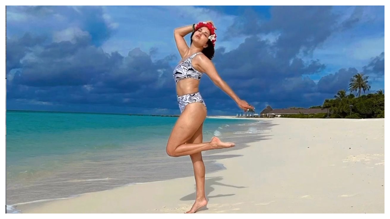 Chúng tôi bị ám ảnh bởi bộ trang phục gợi cảm của Sunny Leone từ kỳ nghỉ của cô ấy ở Maldives