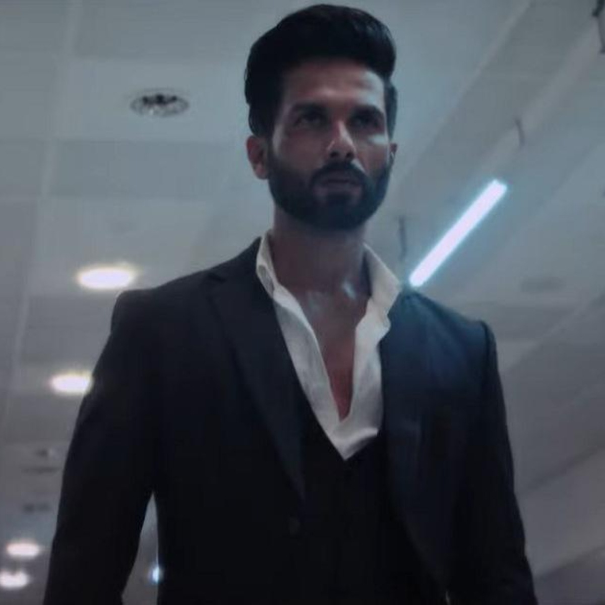 Bloody Daddy Review: Shahid Kapoor & Ali Abbas Zafar's thriller starts solid but ends up being a middling fare Bloody Daddy Review: Shahid Kapoor & Ali Abbas Zafar's thriller starts solid but ends up being a middling fare