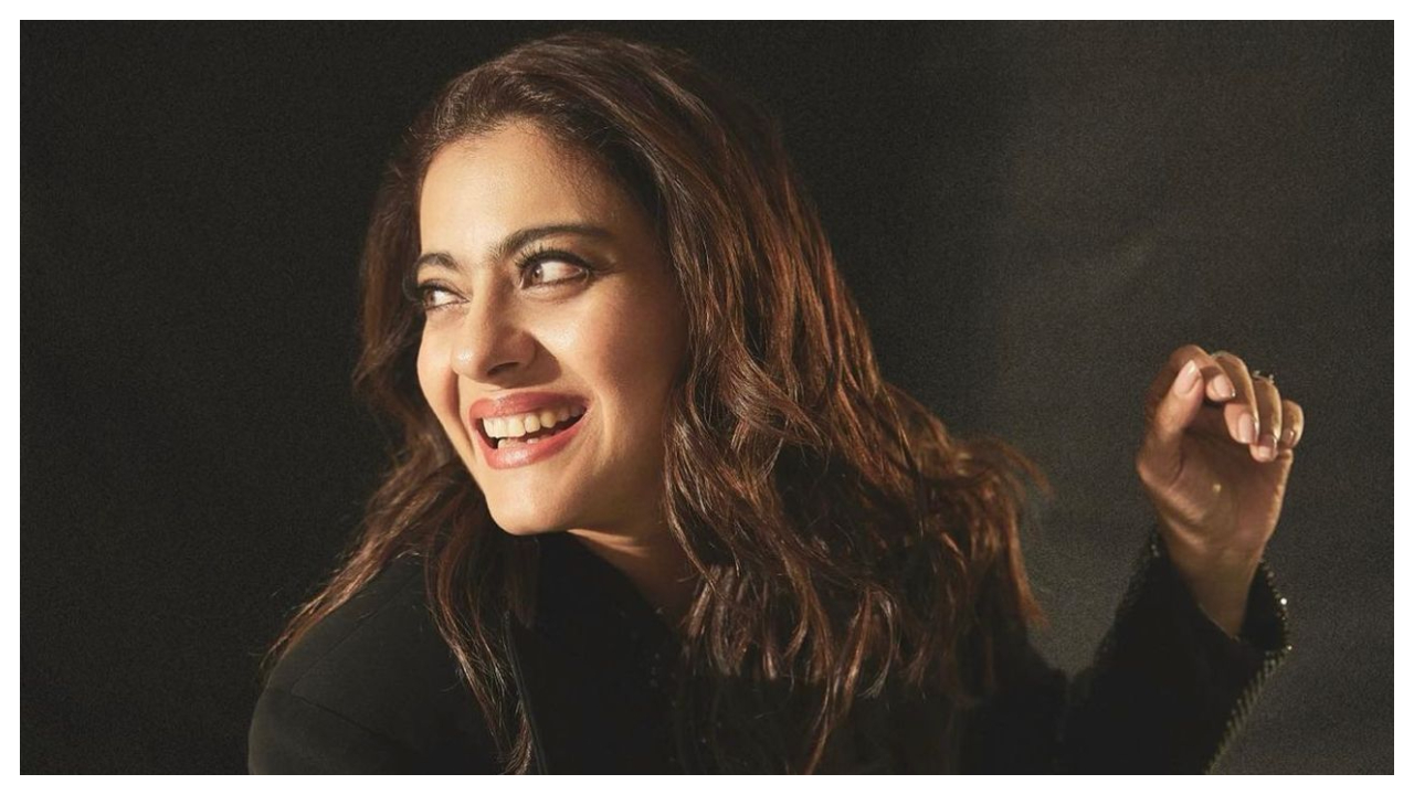 6 lần Kajol Devgan chứng minh cô và đen là một cặp trời sinh
