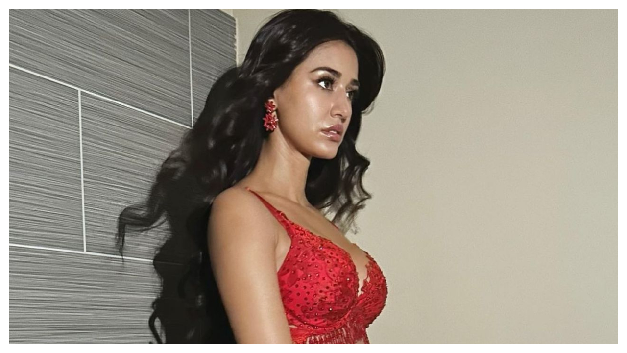 Sinh nhật Disha Patani: Nữ diễn viên 6 lần đỏ rực trong trang phục đẹp