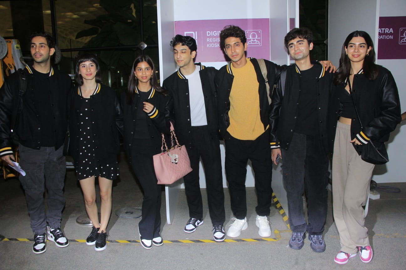 Túi tote chần bông Chanel màu hồng của Suhana Khan trông cực kỳ sang trọng với áo khoác tùy chỉnh của cô ấy;  Ghi chú phong cách