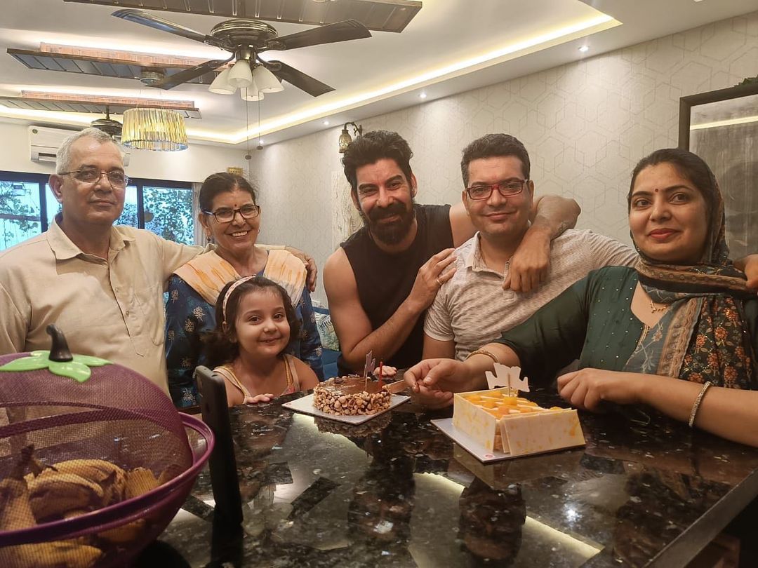 Kabir Duhan Singh with his family