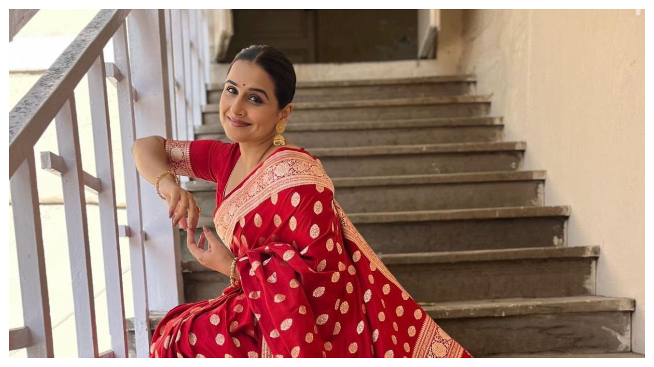 Vidya Balan pays homage to 'Parineeta' in affordable red saree from Silk  Mark India | PINKVILLA