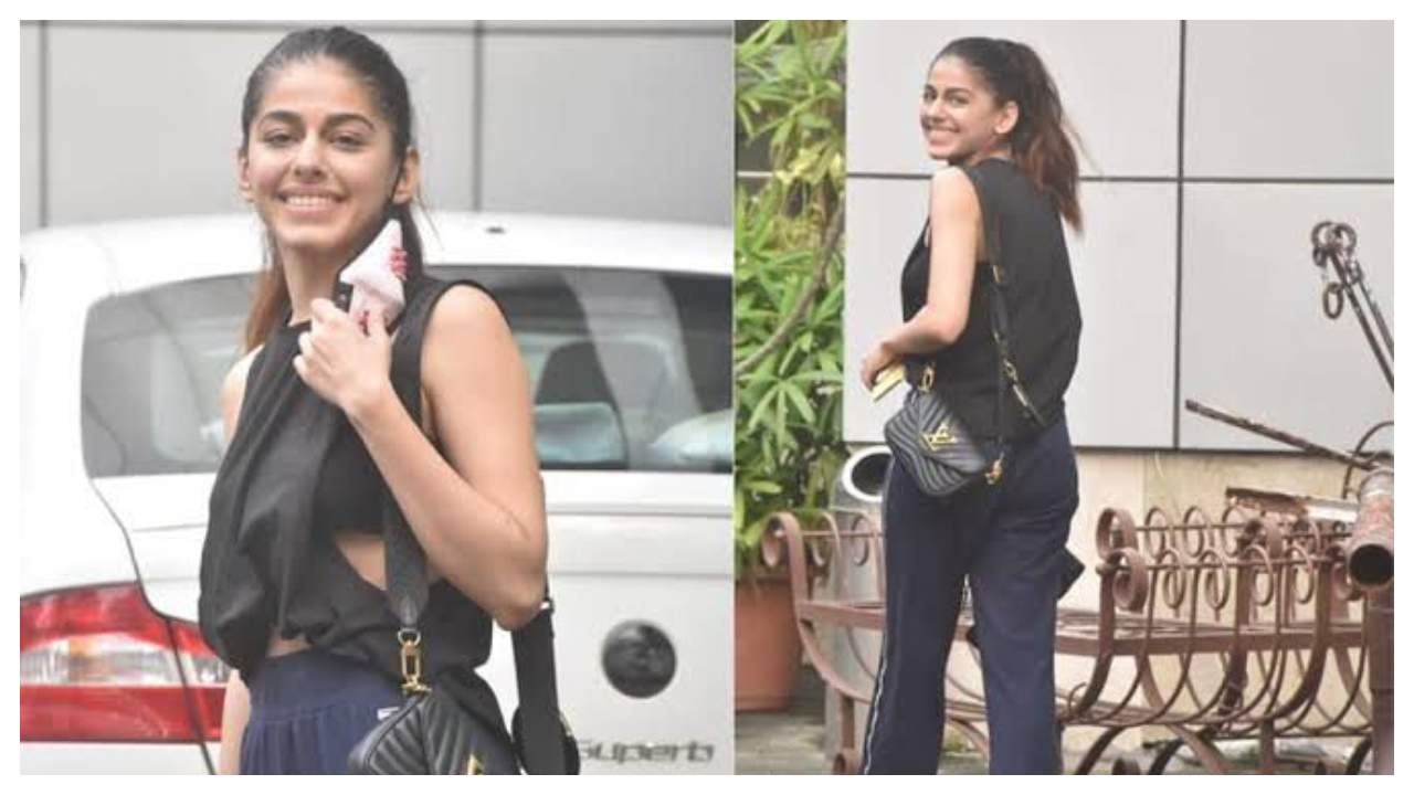 Anushka Sharma enjoys the English summer in glowing casual outfit and a Louis  Vuitton bag worth Rs. 2.38 lakh 2 : Bollywood News - Bollywood Hungama