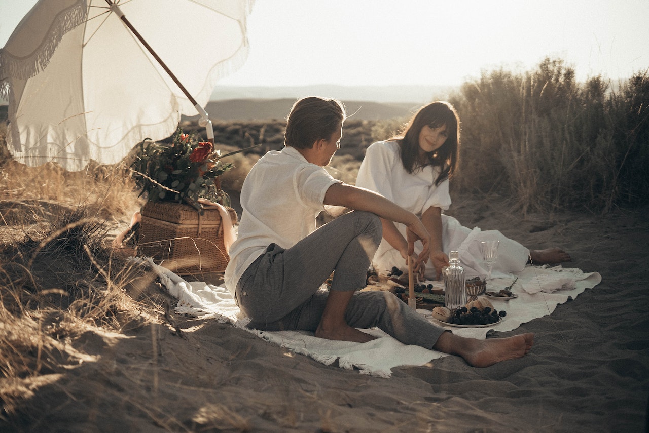 51 Beach Date Ideas to Spice Up Your Relationship