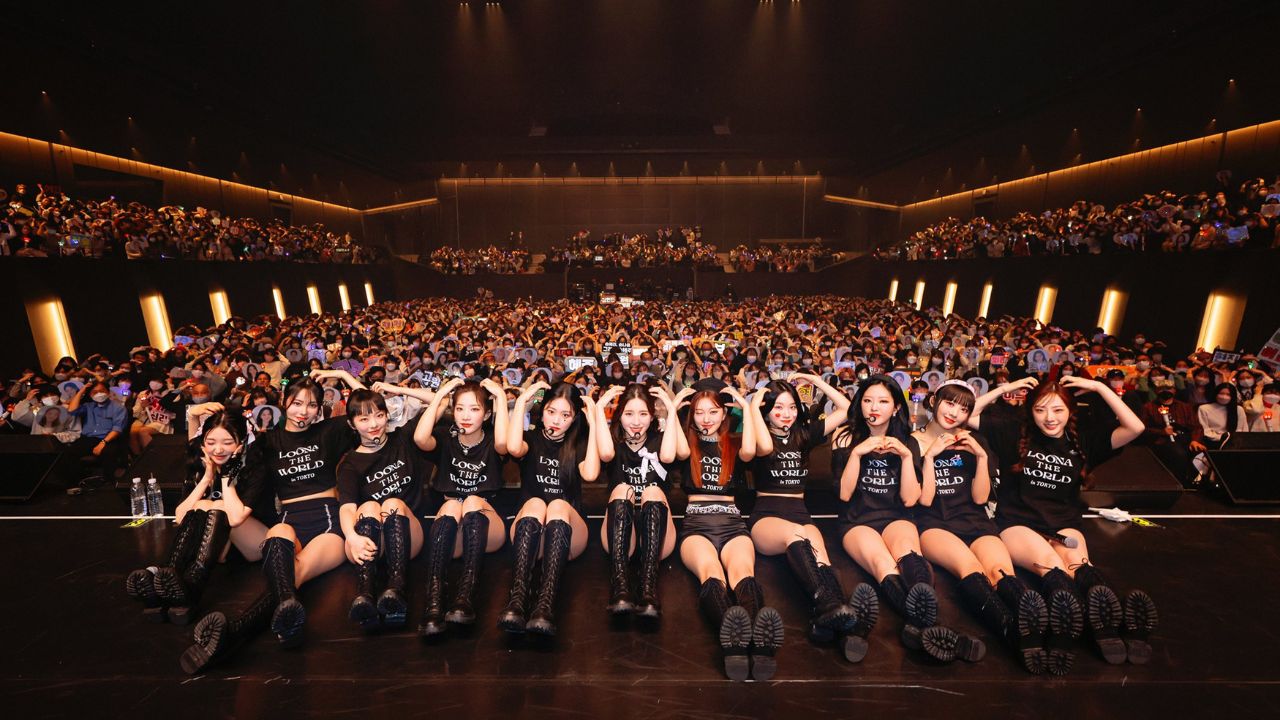 các thành viên LOONA ở Tokyo;  Photo Courtesy: LOONATHEWORLD Xử lý Twitter