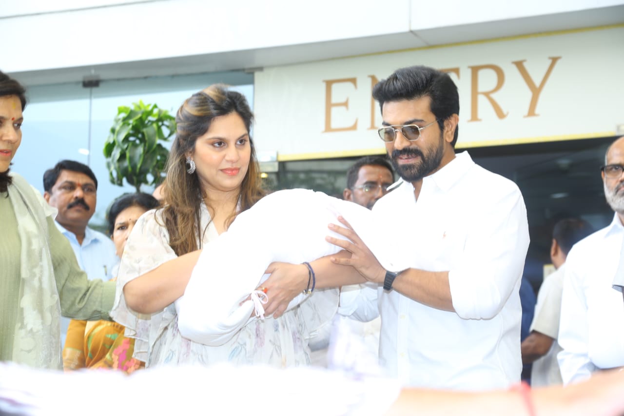Ram Charan và Upasana với con gái của họ