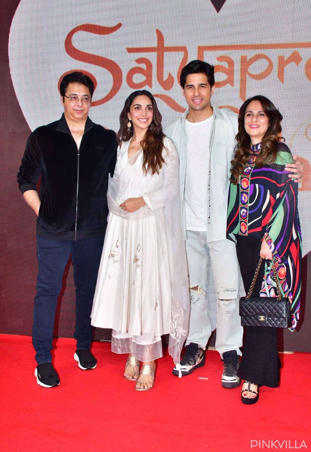 Kiara Advani và Sidharth Malhotra cùng bố mẹ