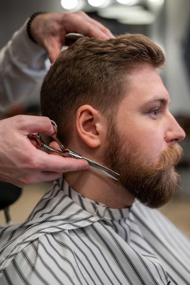 Pompadour com barba