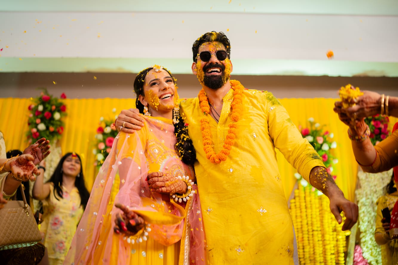 NHỮNG HÌNH ẢNH chưa từng thấy của Kabir Duhan Singh từ Engagement và Haldi