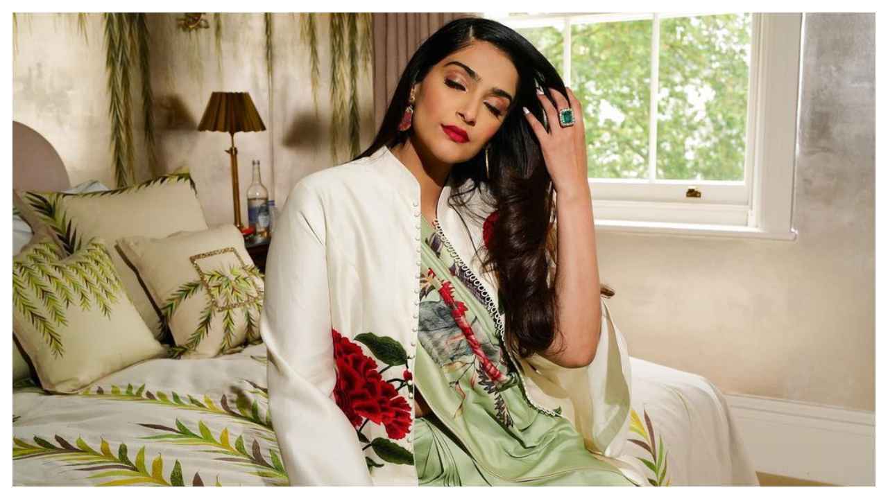 Sonam Kapoor định nghĩa lại thời trang saree tại tiệc chiêu đãi của Thủ tướng Vương quốc Anh Rishi Sunak, thêm nét hiện đại với áo khoác