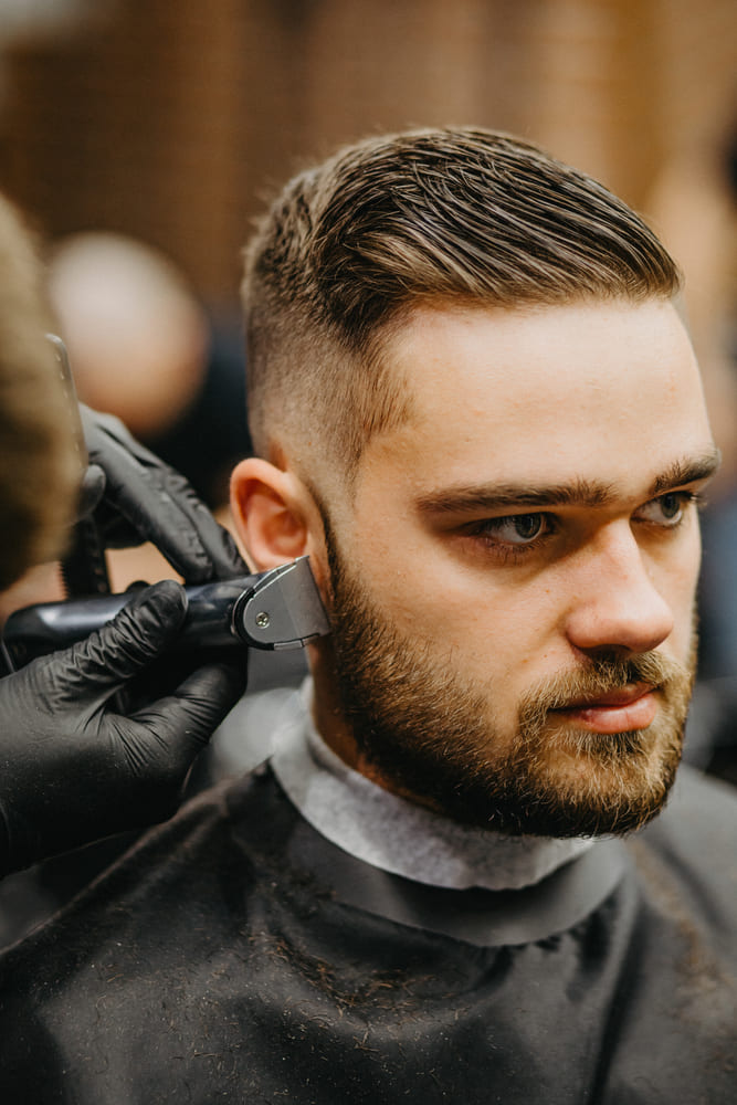 Pompadour curto com High Fade