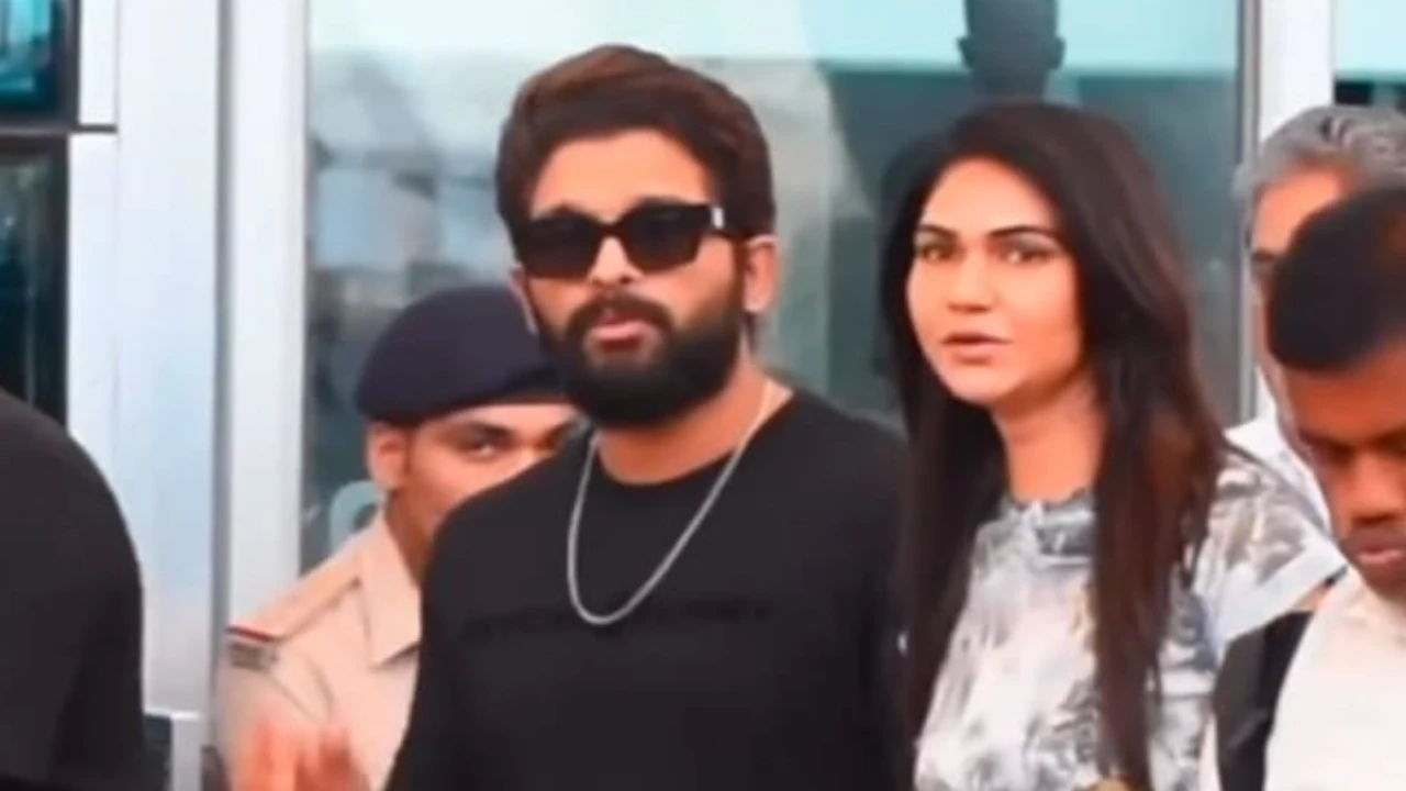 Allu Arjun and Sneha walk hand in hand as they return from Europe vacation; Fans call them 'stylish couple' (PC: Kamlesh Nand ) Kamlesh Nand