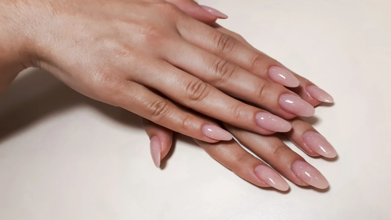 Acrylic Overlay Nails: Here’s What You Need to Know