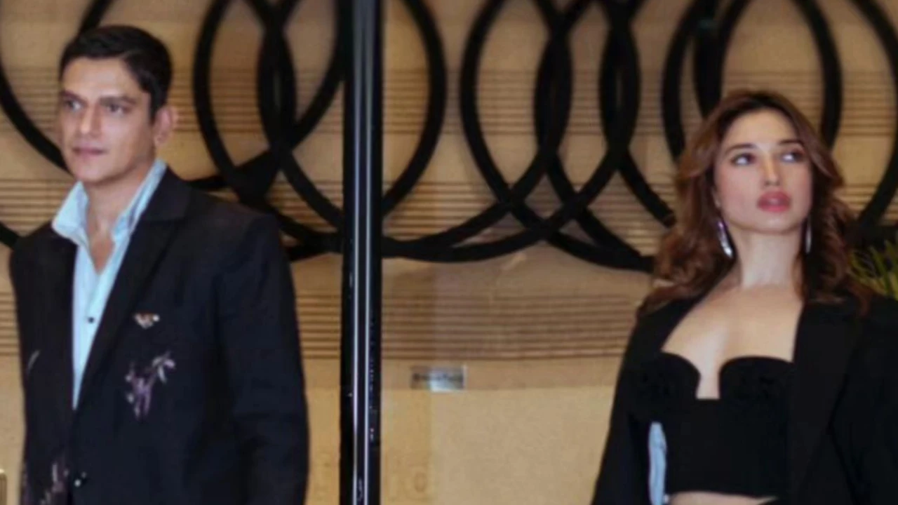 Lovebirds Tamannah Bhatia-Vijay Varma celebrate Friday night together, twin in black stylish outfits; See Pic Lovebirds Tamannah Bhatia-Vijay Varma celebrate Friday night together, twin in black stylish outfits; See Pic