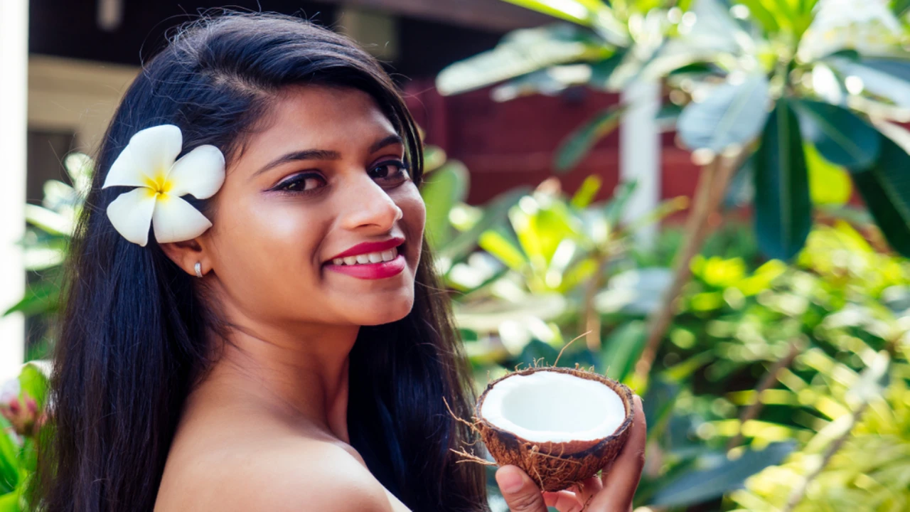 Coconut Oil for Tanning: Benefits And Ways to Use for Glowing Skin