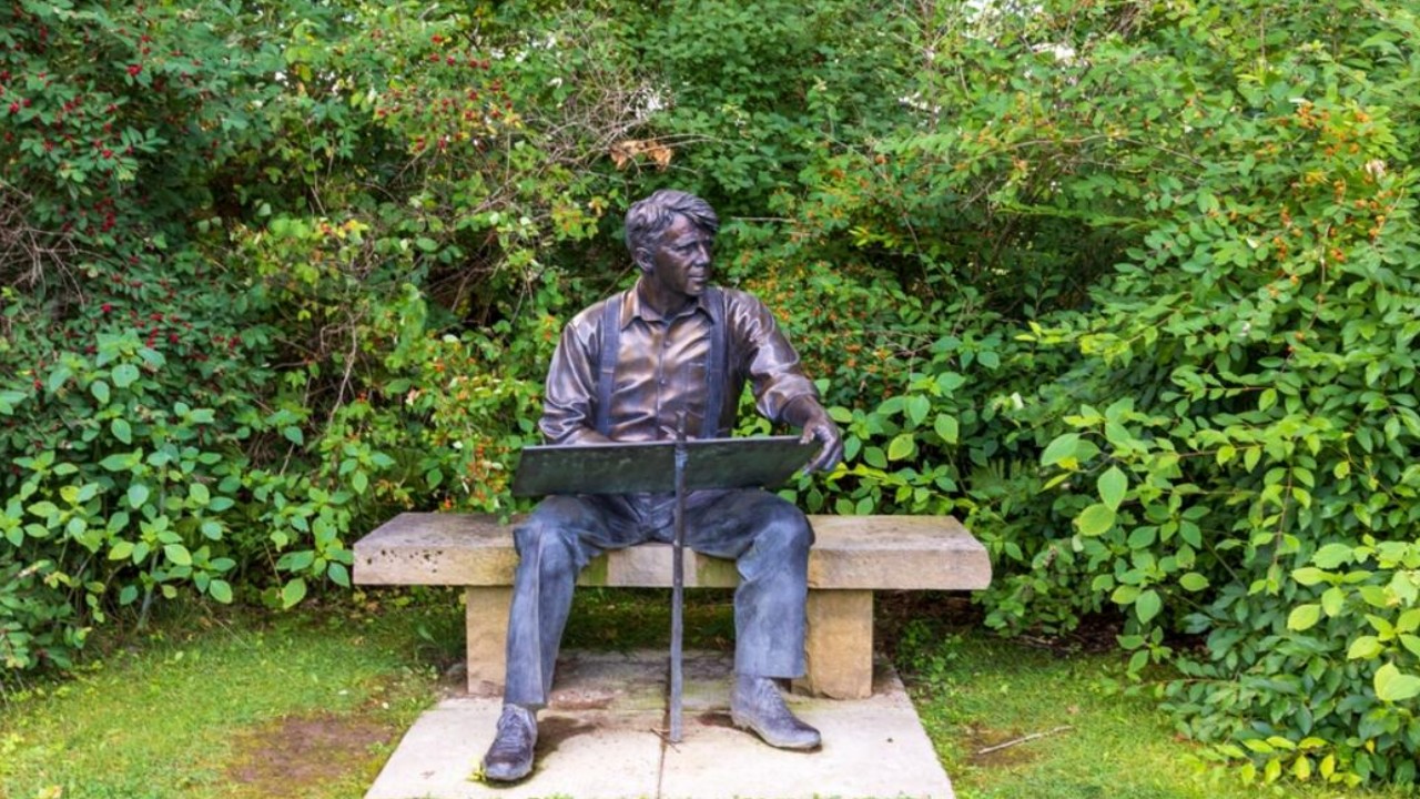 11 Best Robert Frost Poems That Will Leave You in Awe | PINKVILLA