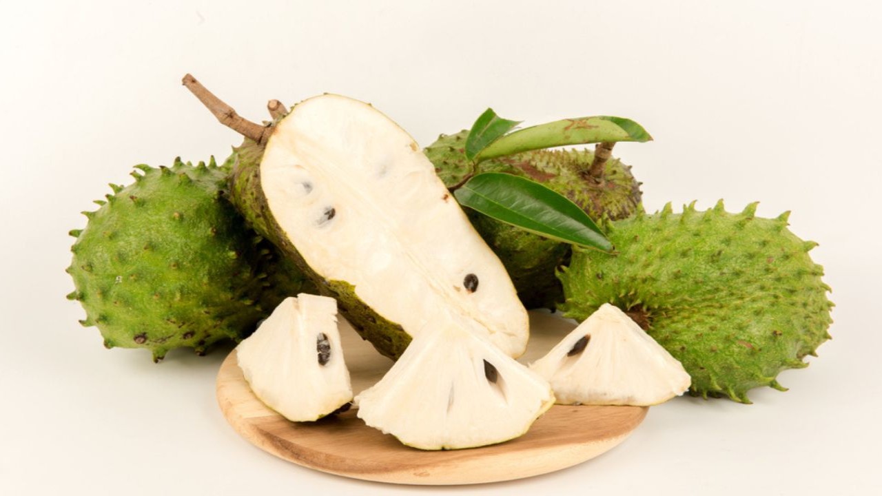 Benefits of Soursop (Graviola) And Healthy Ways to Consume Them